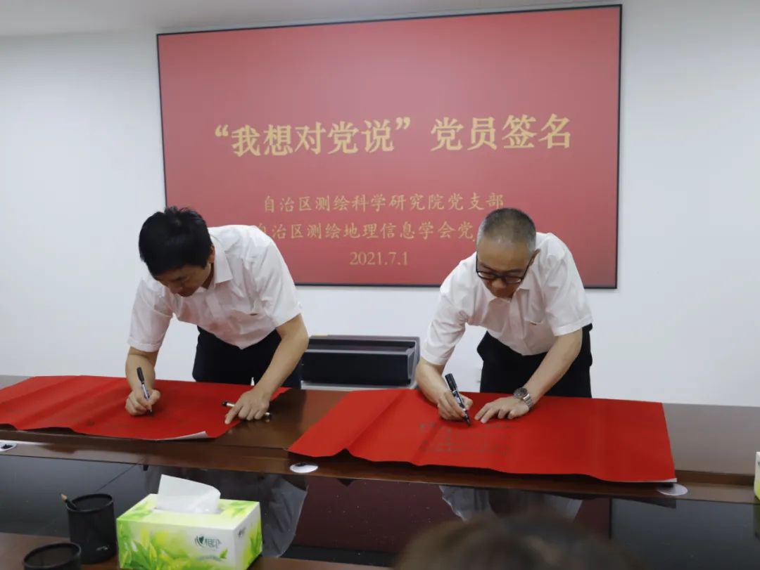 百年恰是風(fēng)華正茂，百年征程歷久彌新