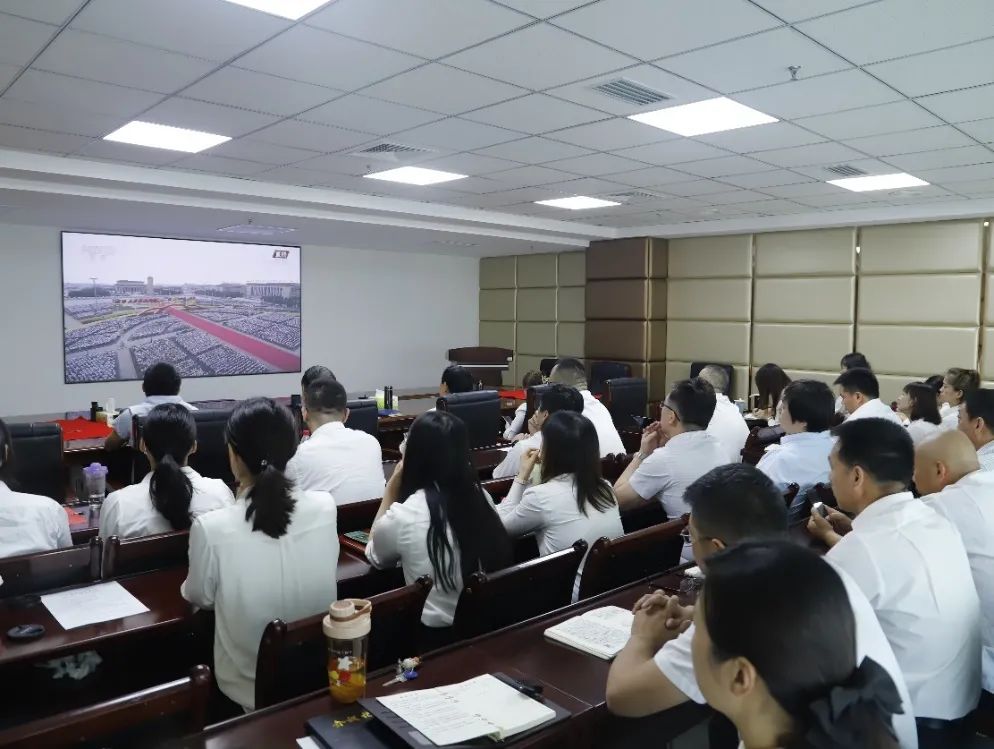 百年恰是風(fēng)華正茂，百年征程歷久彌新